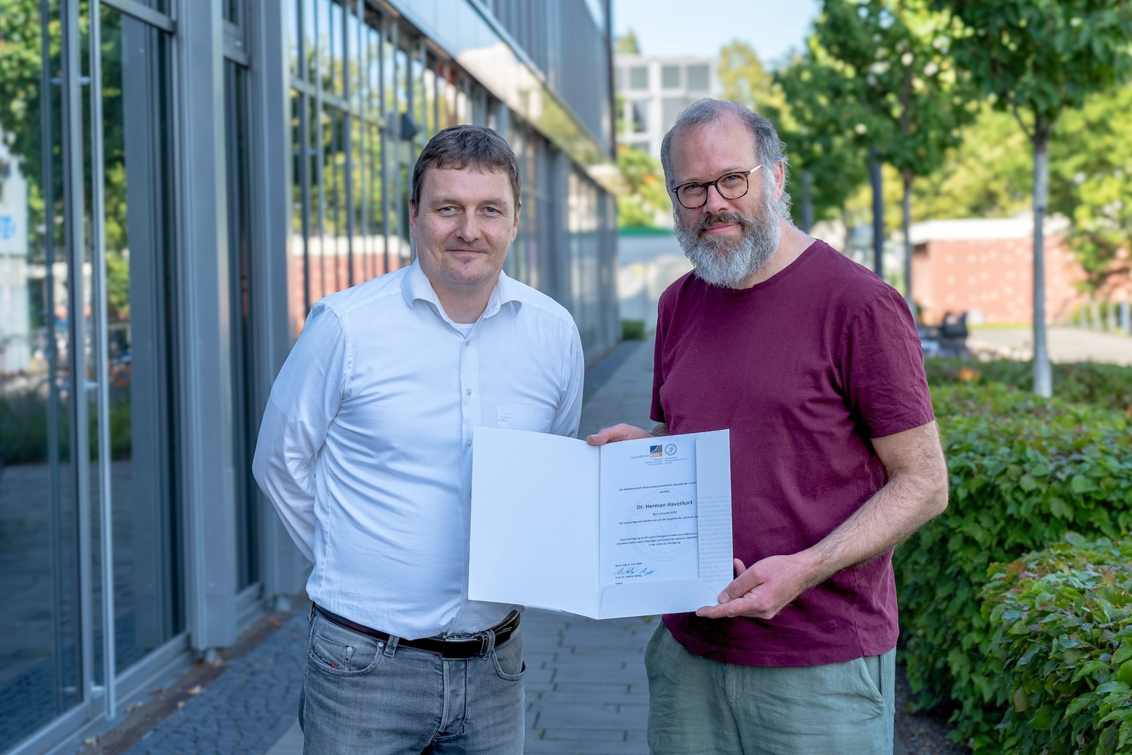 Prof. Dr. Michael Meier (links)