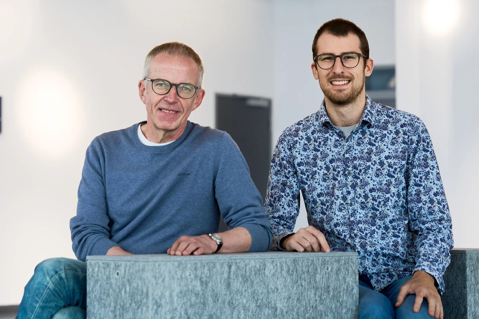 Prof. Dr. Jürgen Bajorath und Doktorand Jannik P. Roth - von der Life Science Informatics der Fachgruppe Informatik