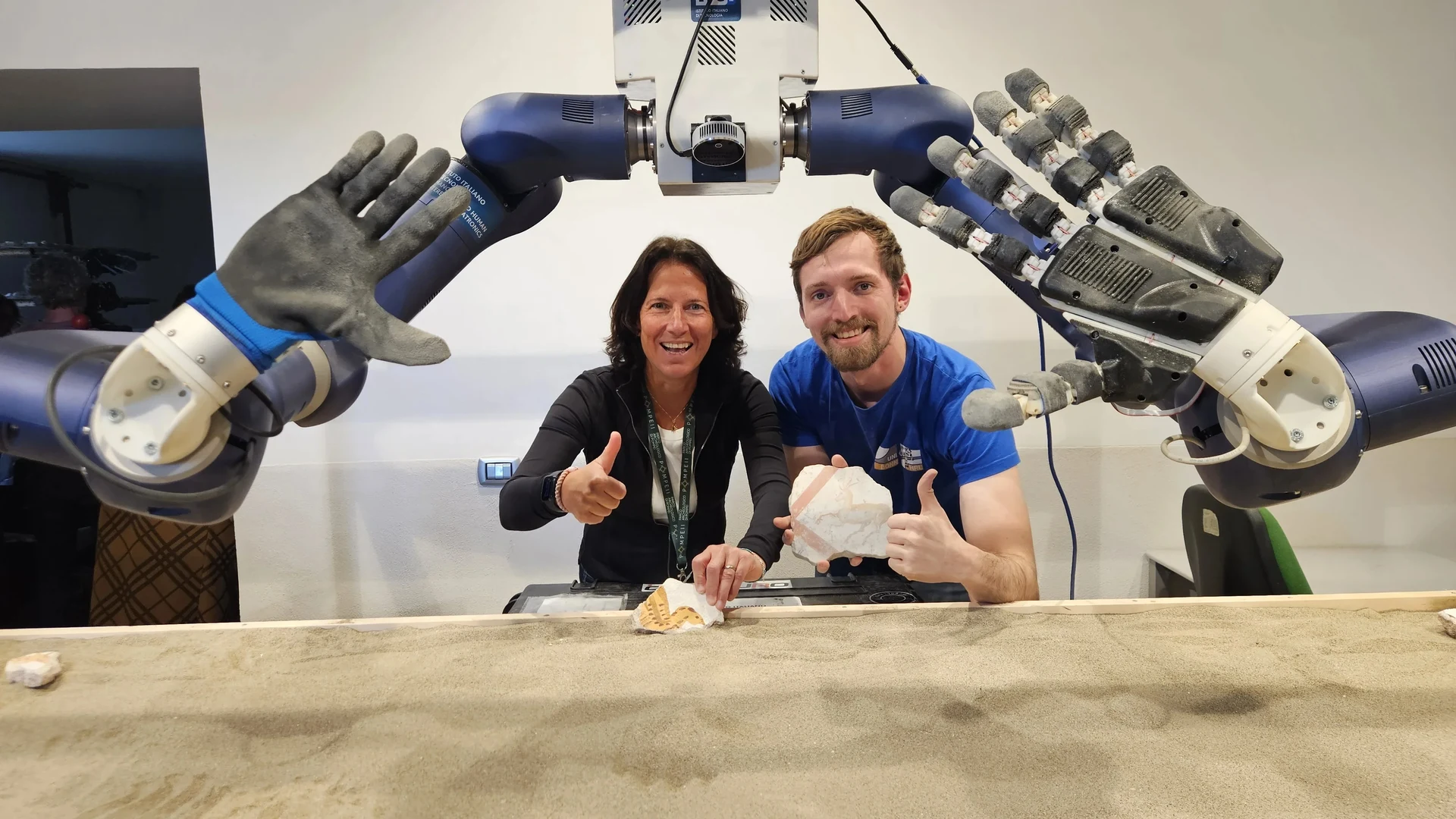 Puzzeln in Pompeji - Brachten dem Roboter das Puzzeln bei: Maren Bennewitz und Nils Dengler.