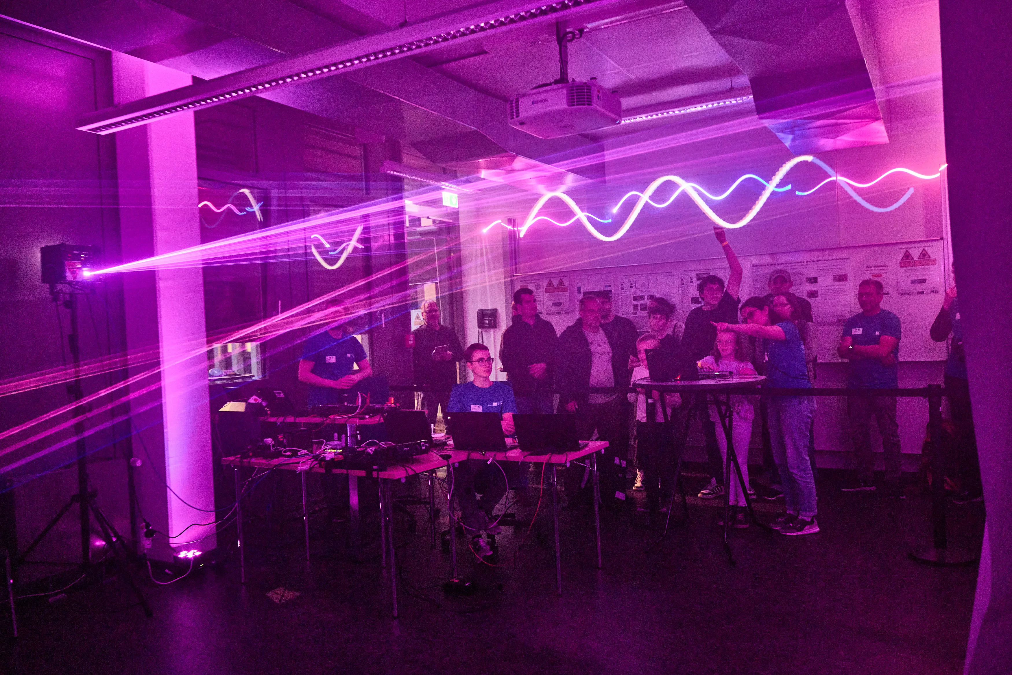 4. Nacht der Technik Bonn/ Rhein-Sieg: Die Lasershows des Laser & Light Labs war ein Publikumsmagnet.