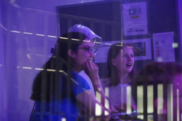 ....oder sich selbst als Laser-Jockey betätigen.