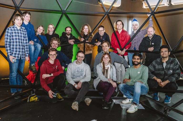 Helfende Hände erschaffen digitale Welten