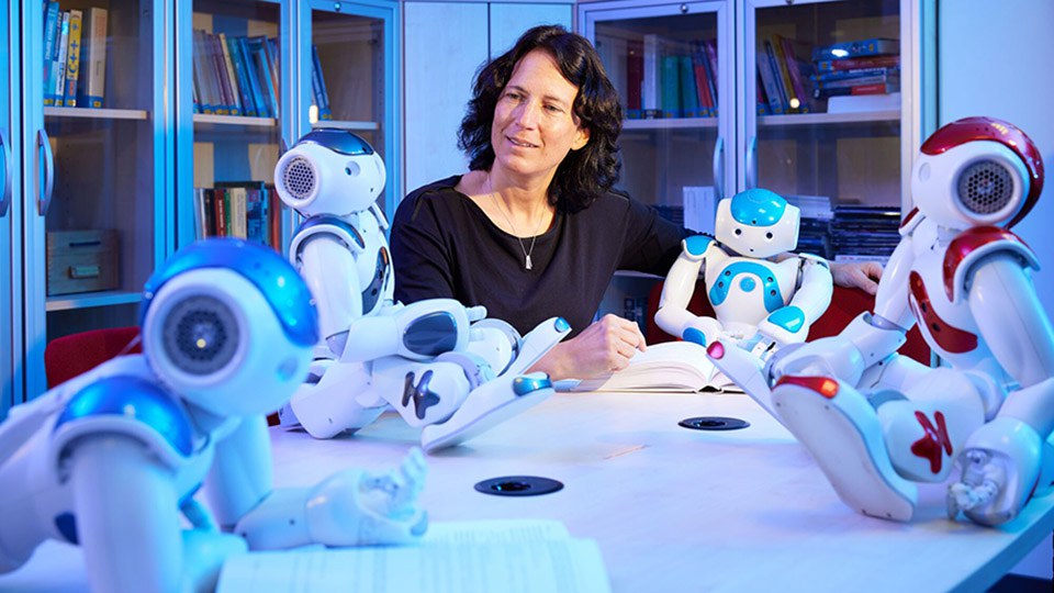 Prof. Dr. Maren Bennewitz, head of the Humanoid Robots Lab, develops data-saving robots to be used as avatars for sick children at school