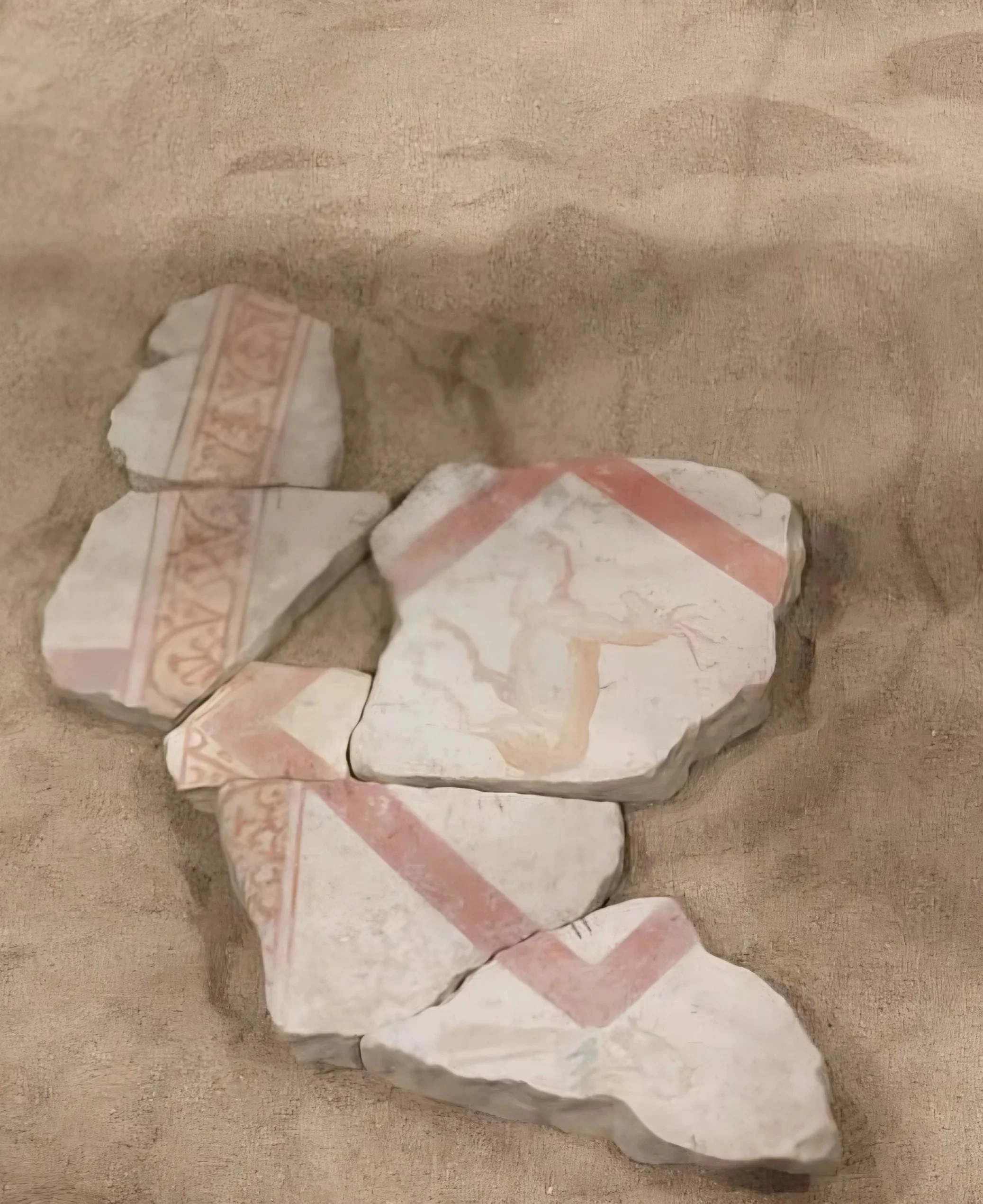Puzzling in Pompeii – fragments of a wall relief are the pieces for the robot puzzle