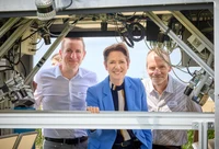 From left to right: Prof. Dr. Cyrill Stachniss, NRW Minister of Agriculture Silke Gorißen, and Prof. Dr. Ralf Pude.