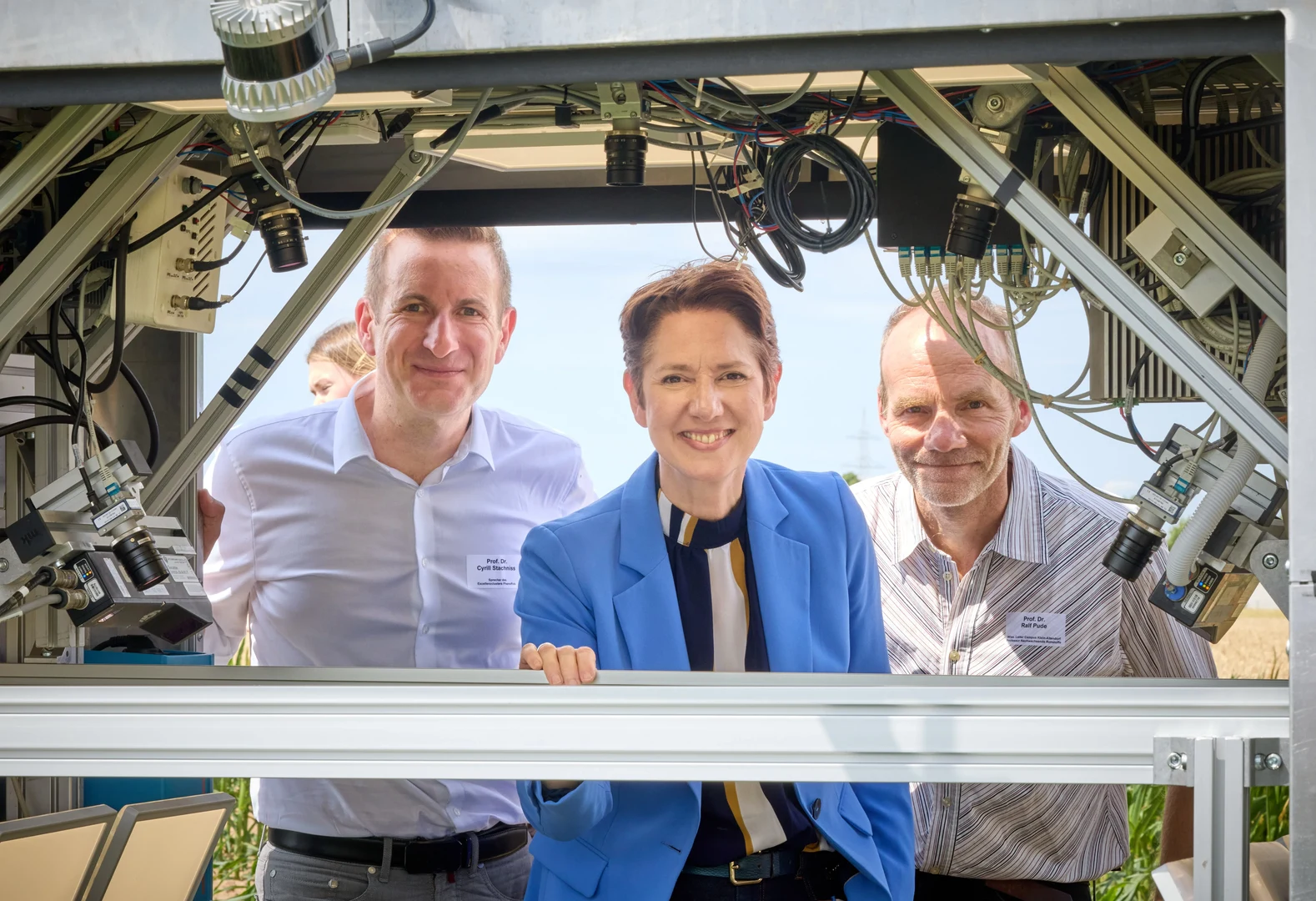 From left to right: Prof. Dr. Cyrill Stachniss, NRW Minister of Agriculture Silke Gorißen, and Prof. Dr. Ralf Pude.